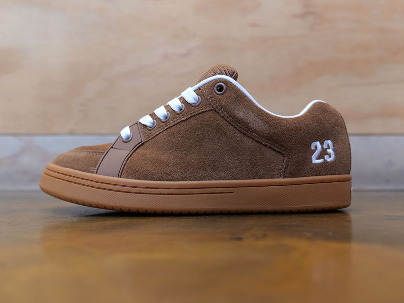 Sal 23 - Brown / Gum